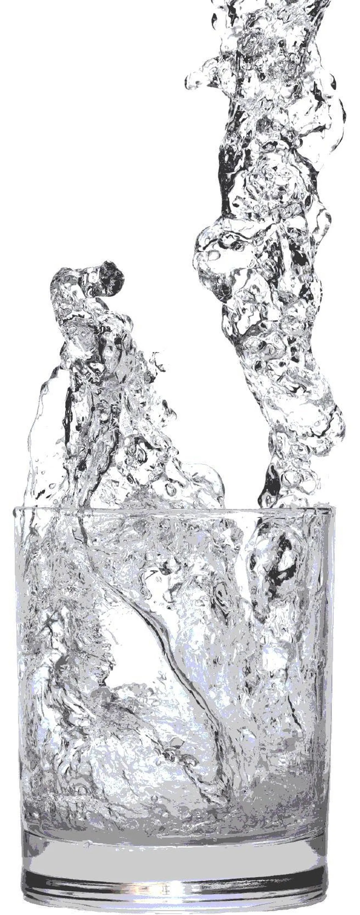 acqua cristallina in bicchiere