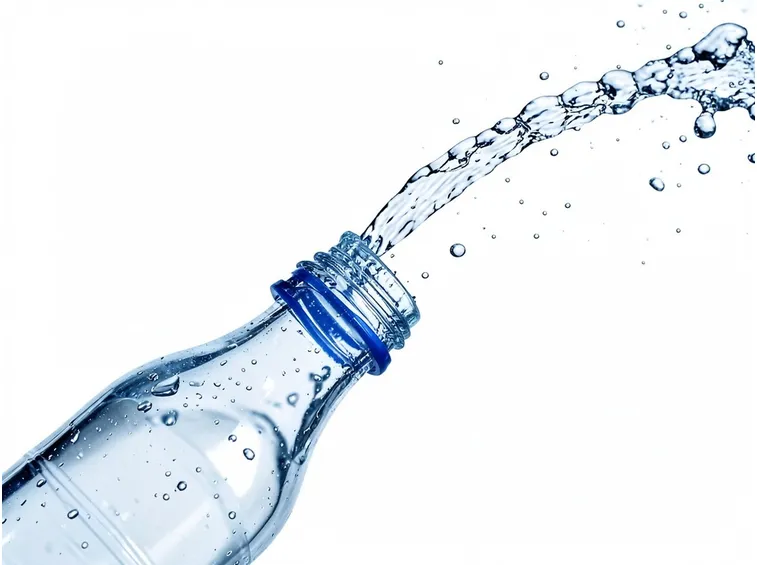 Acqua minerale in bottiglia