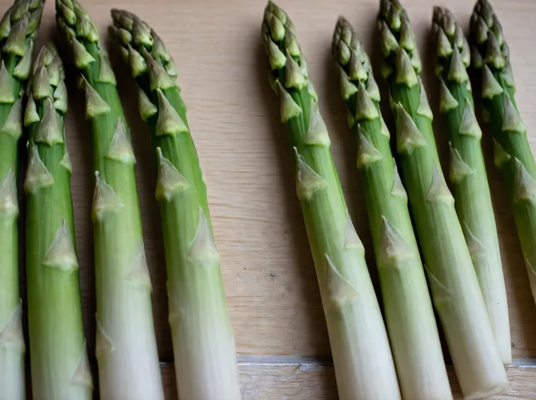 Gli asparagi contengono discrete quantità di hmb  fonte: http://standstronghealth.com