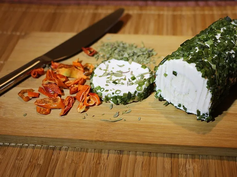 Formaggio caprino alle erbe aromatiche