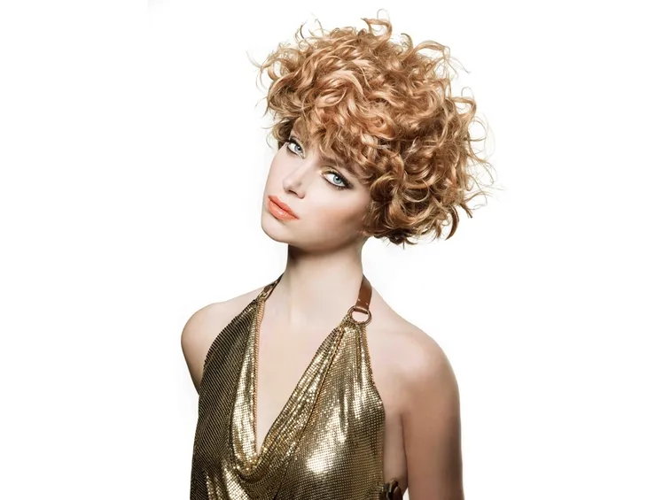 capelli corti ricci