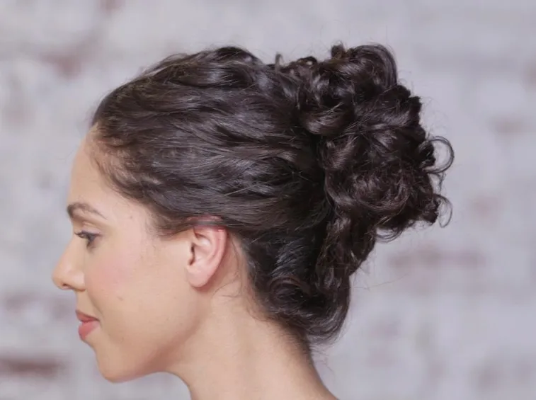 capelli mossi raccolti