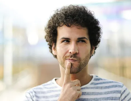 capelli ricci uomo