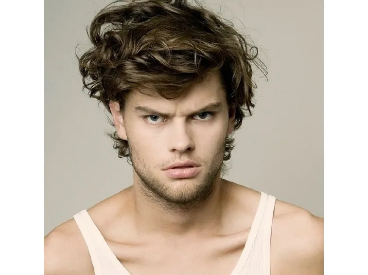 capelli ricci corti