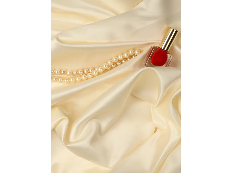 Controlla gli ingredienti prima di comprare (foto Cosmetico Acro Texture Satin)