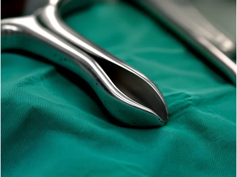 Uno speculum a valve
