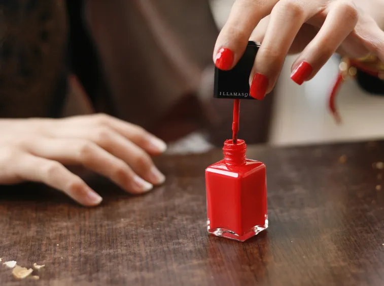 smalto rosso