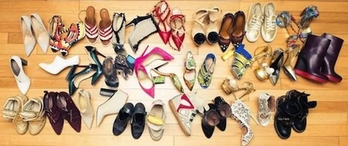 Scarpe differenti