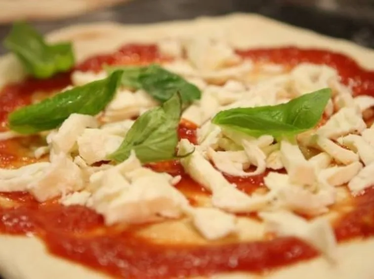 mozzarella e pizza