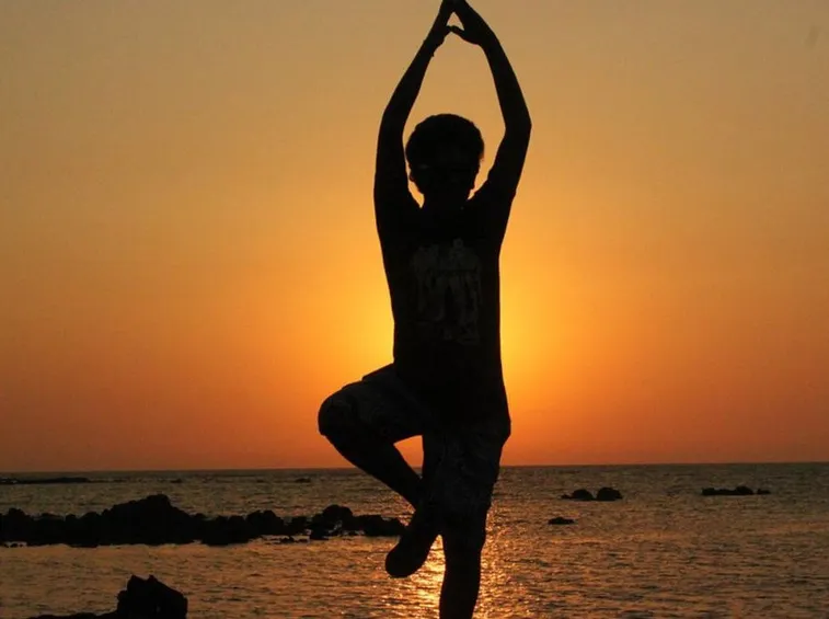 Via lo stress con lo yoga