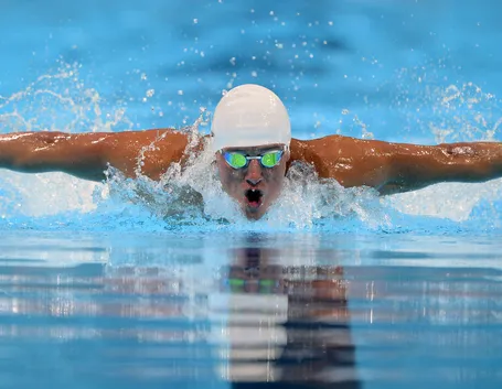 Praticare il nuoto per dimagrire bene