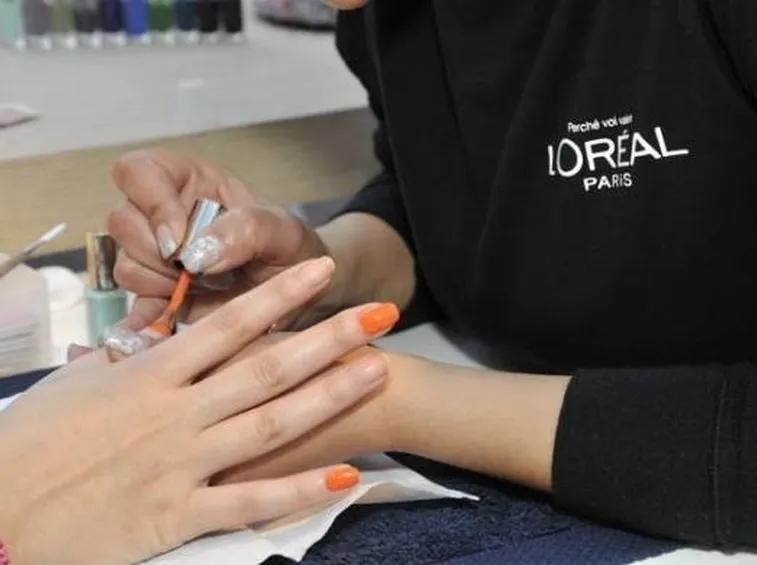 Fare manicure