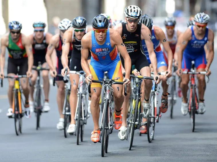 Prova di bici nel triathlon

