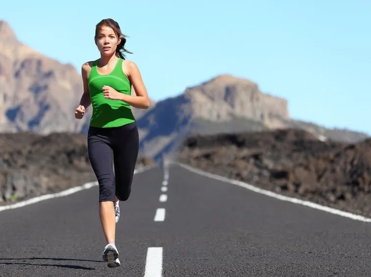 Una runner in allenamento