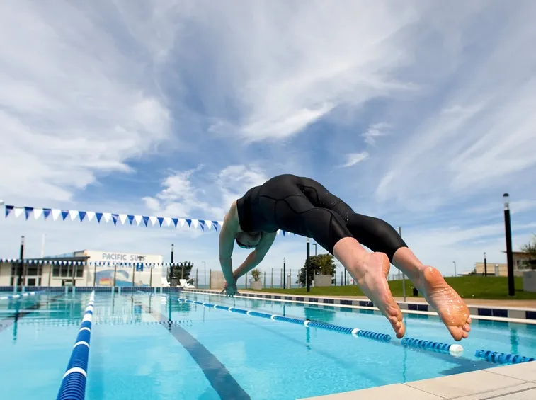 allenamento nuoto triathlon