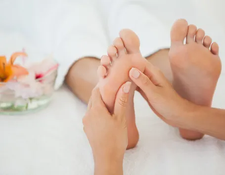 Digitopressione nella riflessologia plantare