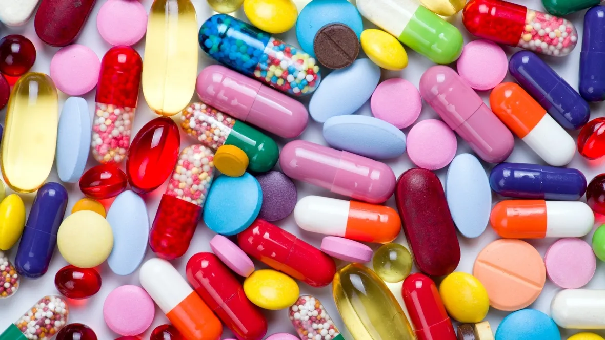 Batteri e virus: perché l'antibiotico trova un bersaglio solo nei primi
