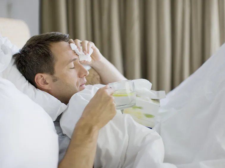 Un uomo con l'influenza