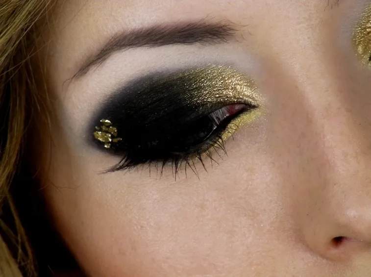 trucco occhi capodanno oro