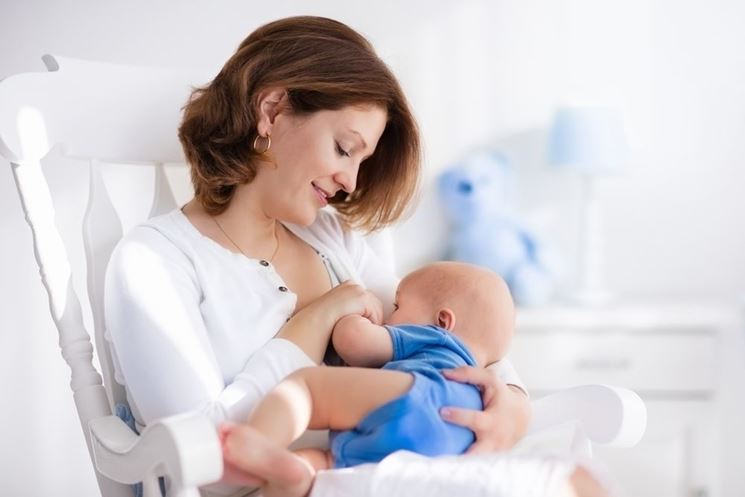 vantaggi allattamento a richiesta