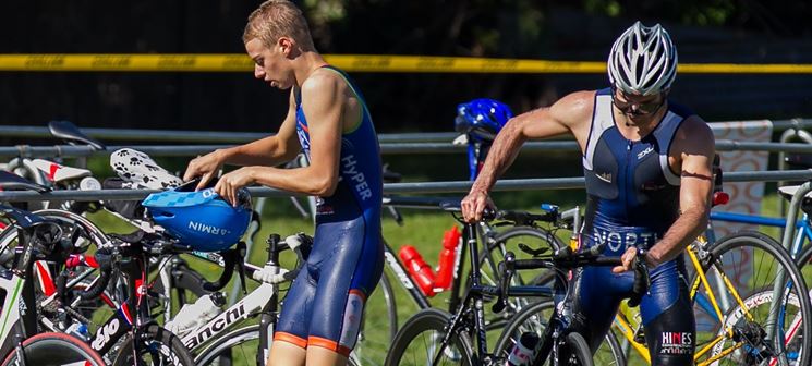 ciclisti triathlon