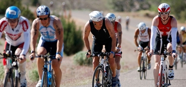 Ciclisti del triathlon sprint