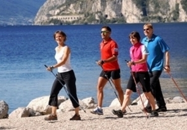 fit walking in spiaggia