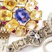 Gli accessori bijoux variopinti e decorativi