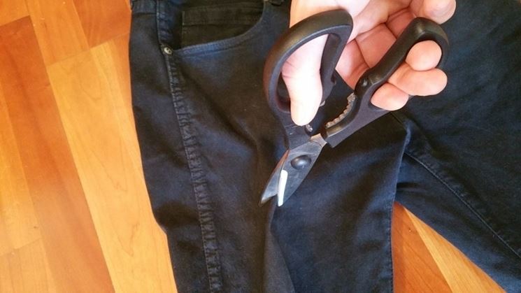 Come tagliare il jeans