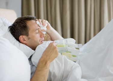 Un uomo con l'influenza