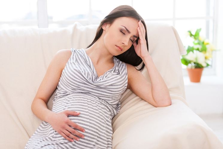 Donna incinta con emorroidi